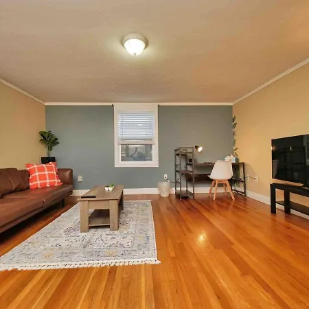 Affordable & Furnished Comfy Oakland Apt